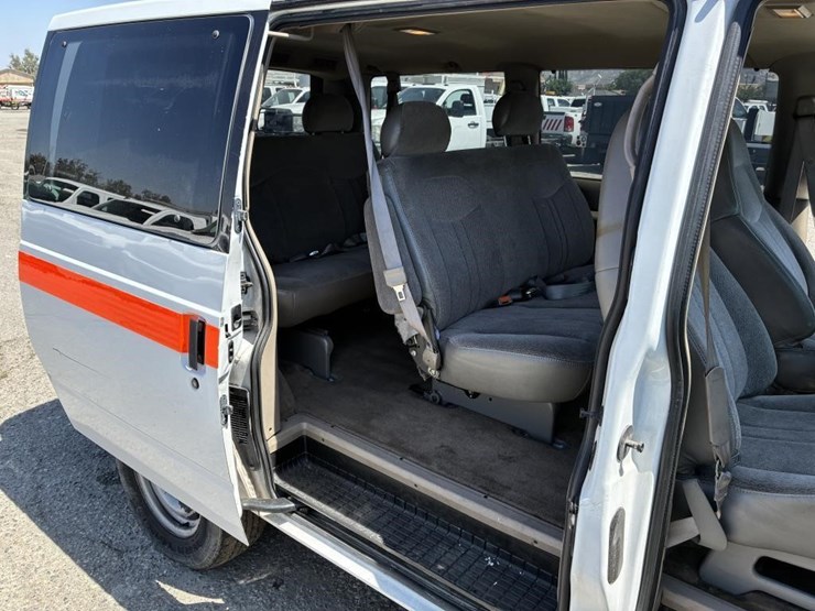 2000-gmc-safari-image-11