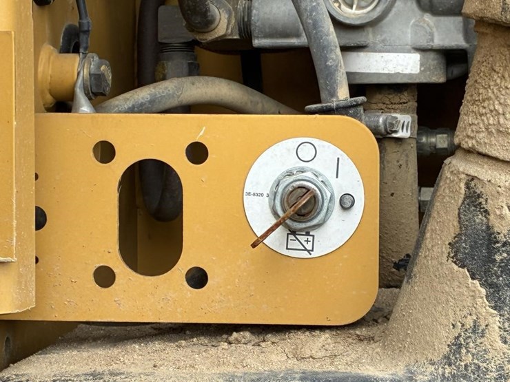 2004-caterpillar-143h-vhp-image-31