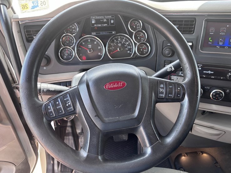 2021-peterbilt-567-image-12