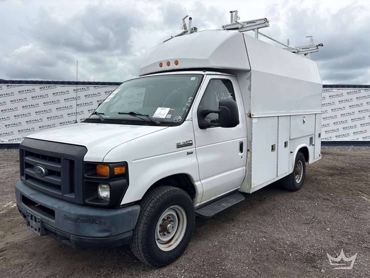 2013-ford-e350-image-1