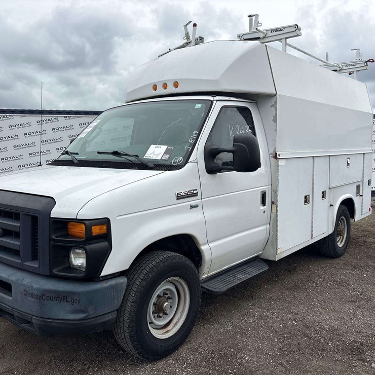 2013 FORD E350
