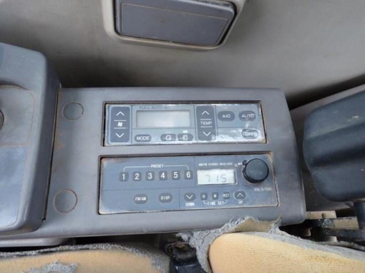 2010-deere-270d-lc-image-14