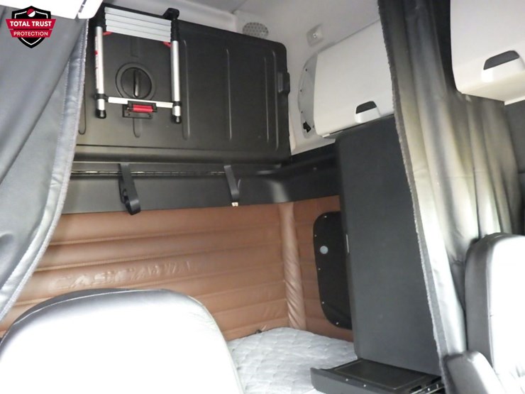 2022-freightliner-cascadia-126-image-4