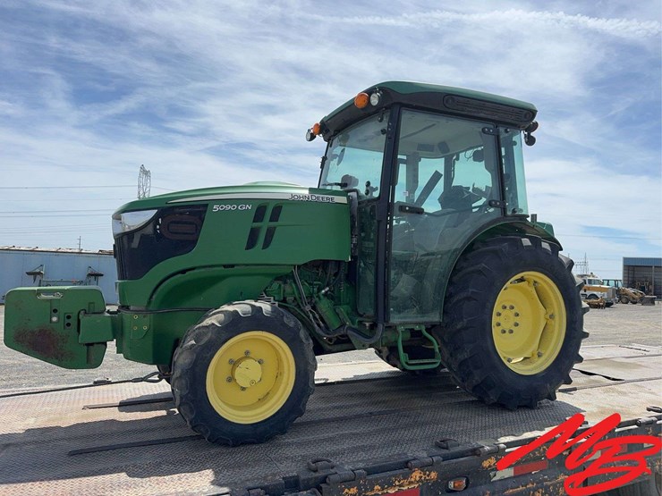 2017-john-deere-5090gn-image-1