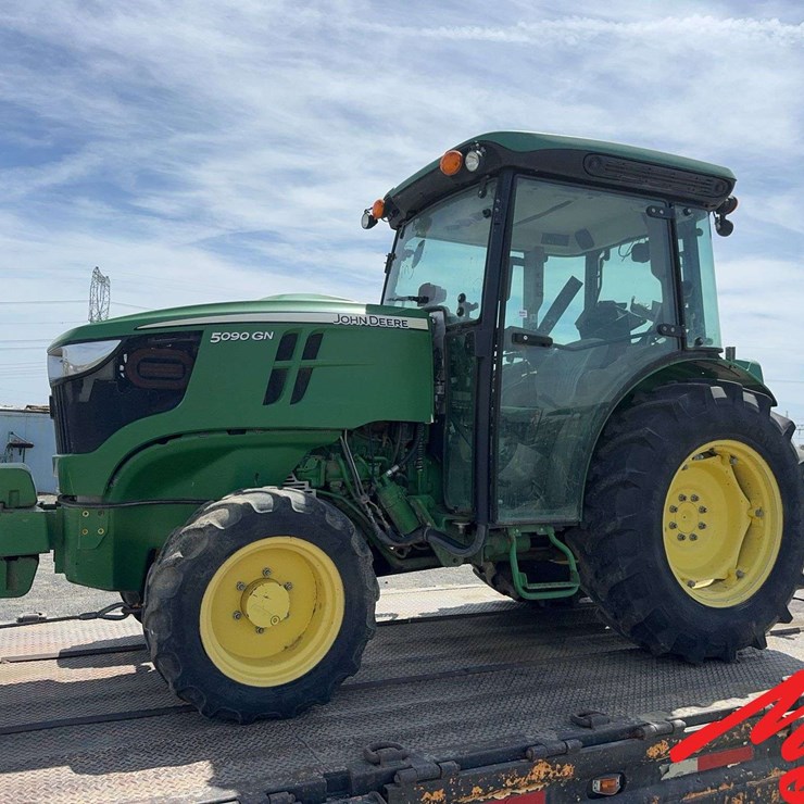 2017 JOHN DEERE 5090GN