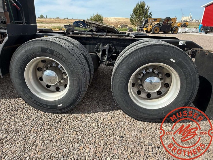 2020-kenworth-t680-image-21