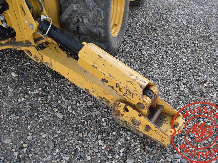 2016-caterpillar-420f2-it-image-52