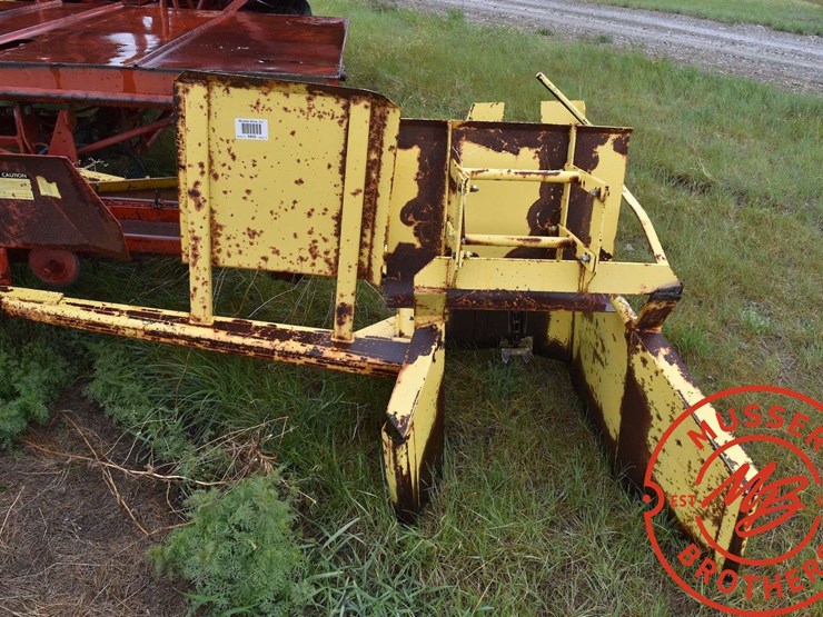 new-holland-1033-image-11