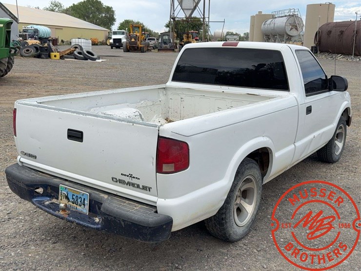 2000-chevrolet-s10-image-5