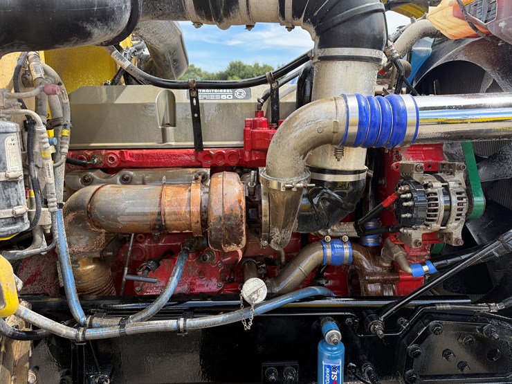 2015-peterbilt-389-image-10