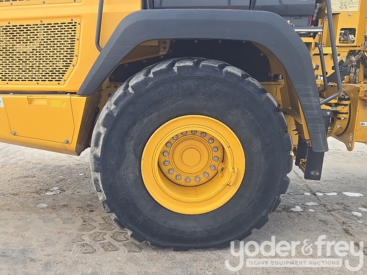 2023-deere-260e-image-10