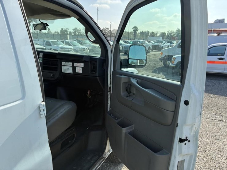 2014-chevrolet-express-3500-image-10