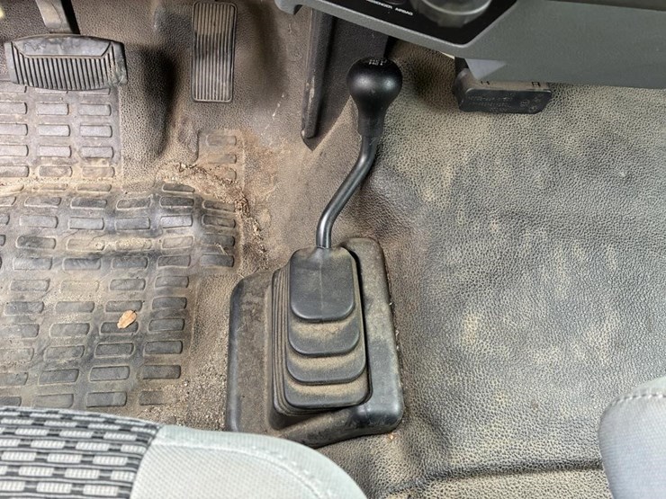 2011-ford-f550-image-16