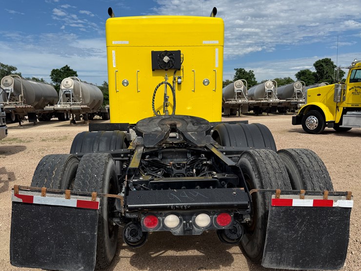 2016-kenworth-t800-image-6