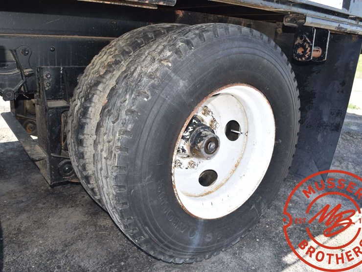 2002-ford-f750-image-26