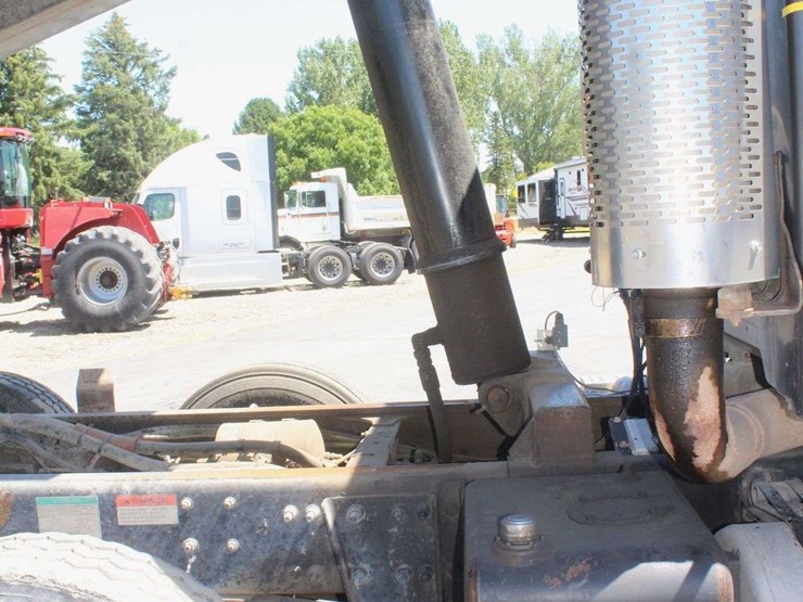 2006-sterling-l9500-image-41