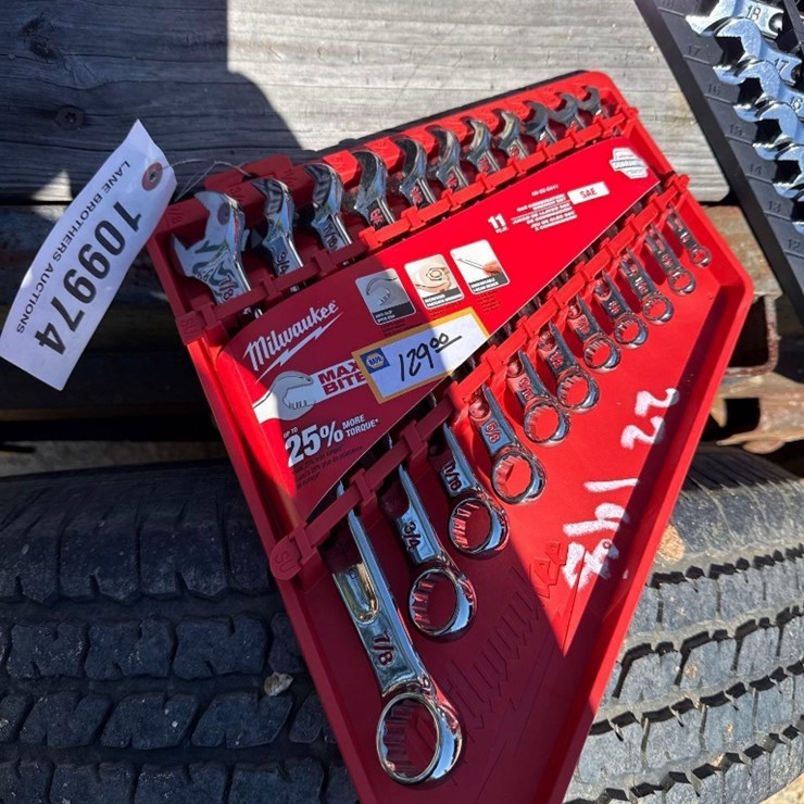 2198 - MILWAUKEE 11 PC. SAE WRENCH SET