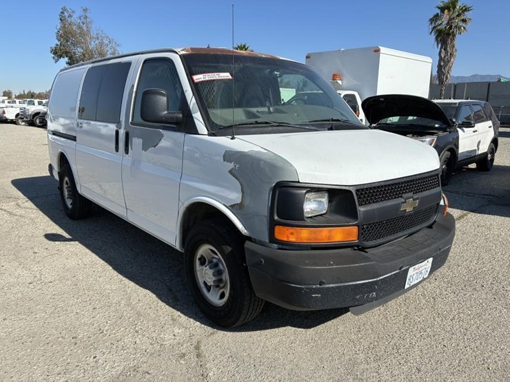 2008-chevrolet-express-3500-image-2