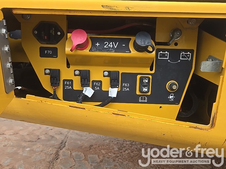 2023-deere-260e-image-28