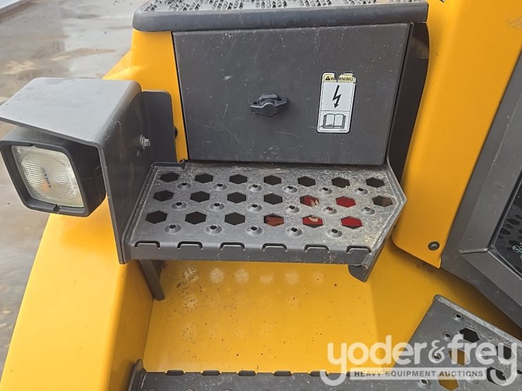2023-volvo-a25g-image-40