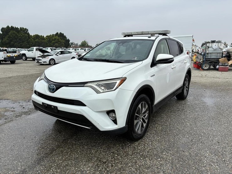 2018-toyota-rav4-image-1