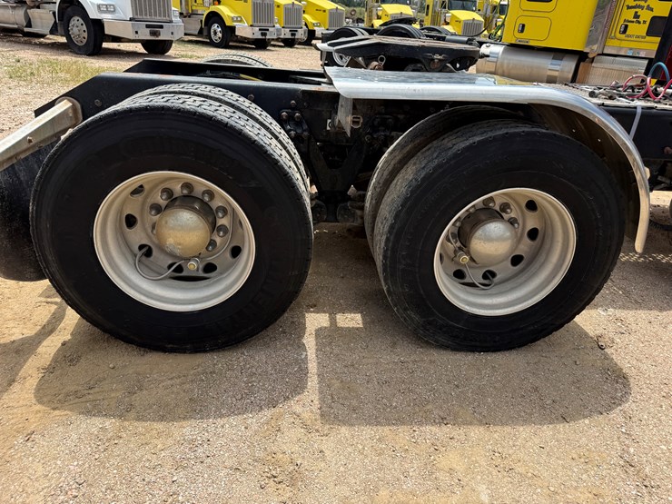 2003-kenworth-w900-image-17