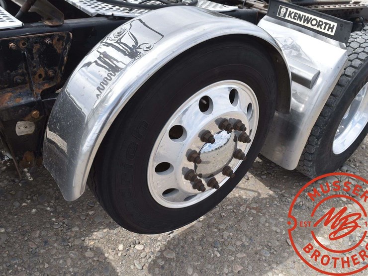 2016-kenworth-t880-image-29