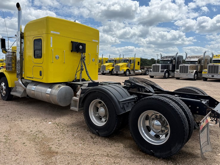 2016-kenworth-t800-image-7