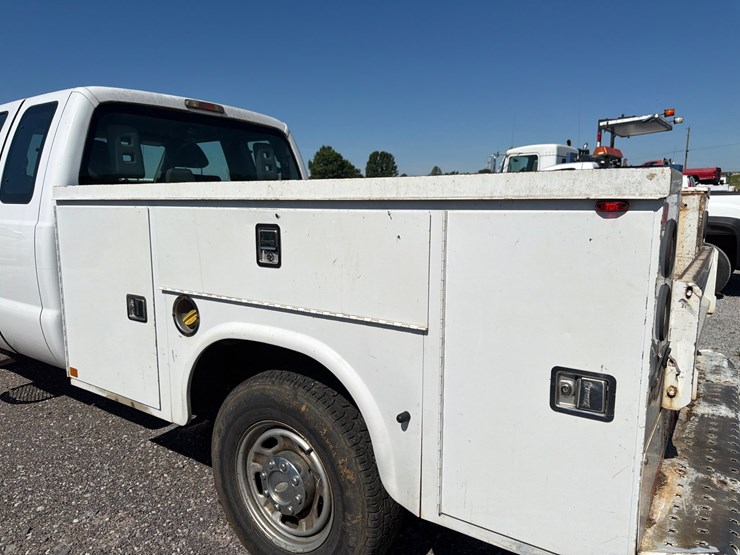2011-ford-f250-xl-image-7