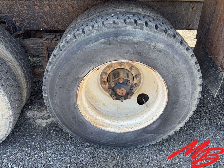 1996-peterbilt-379-image-22