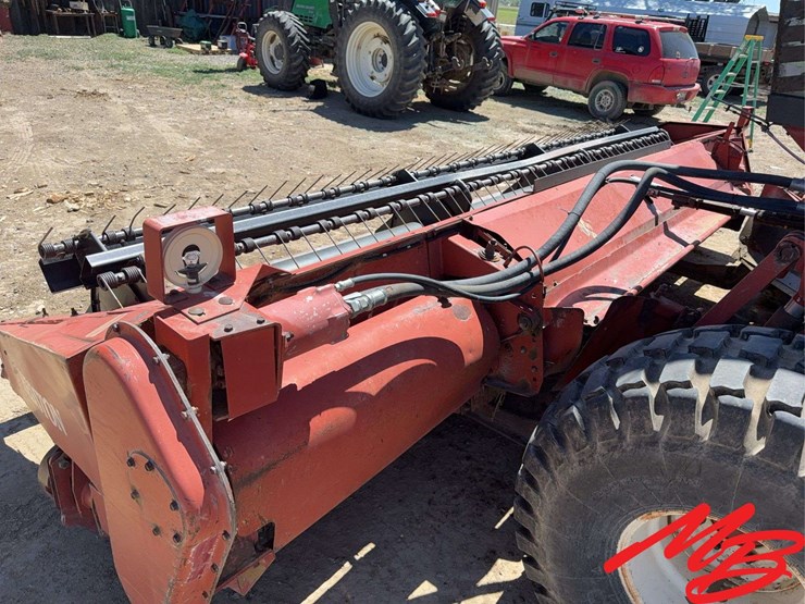hesston-8400-image-12
