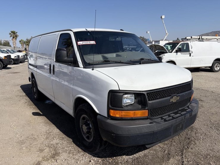 2014-chevrolet-express-2500-image-2