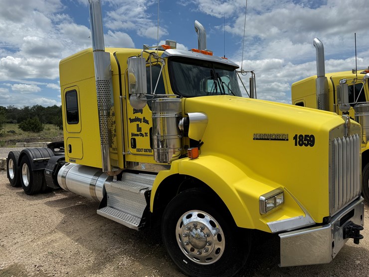 2015-kenworth-t800-image-3