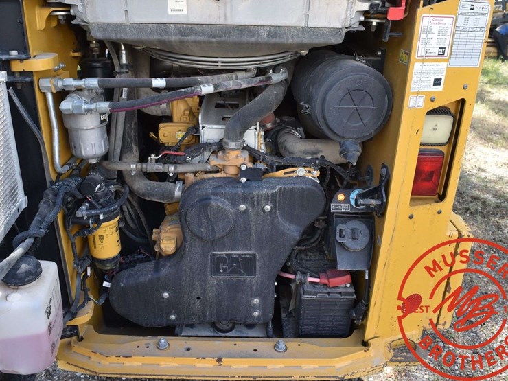 2018-caterpillar-d2-image-37