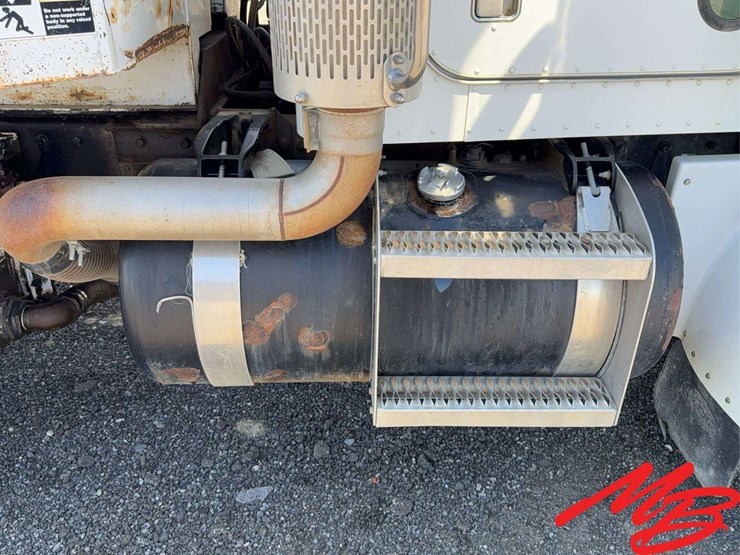 1996-peterbilt-379-image-27