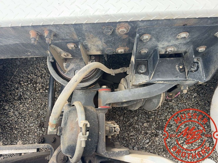 2012-freightliner-cascadia-125-image-35