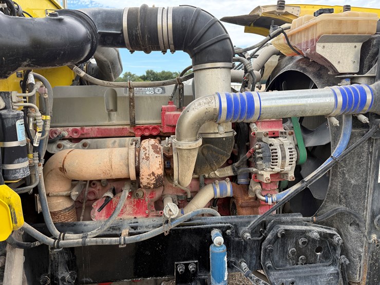 2015-peterbilt-389-image-10