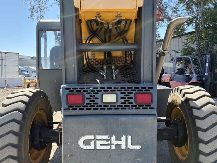 2015-gehl-rs8-42-image-16