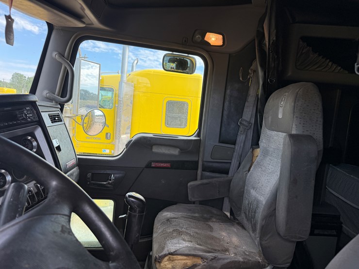 2016-kenworth-t800-image-13