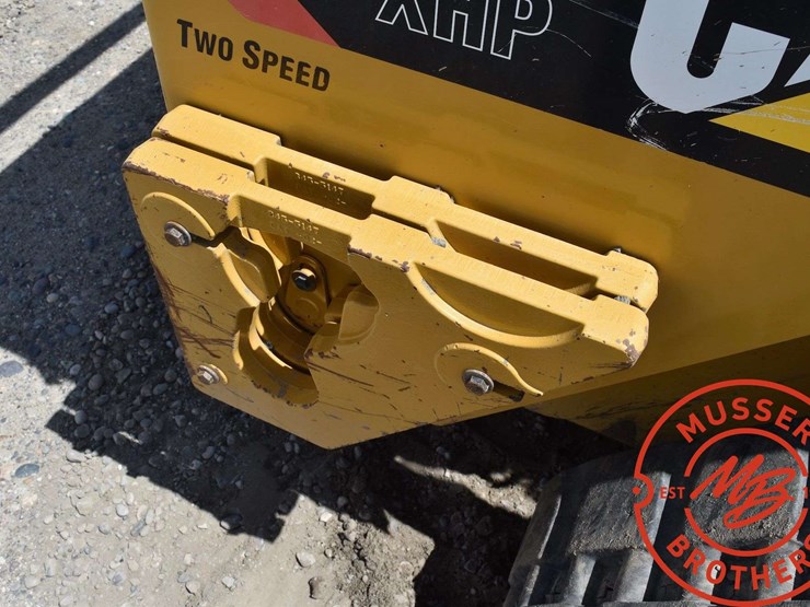 2016-caterpillar-d2-image-35