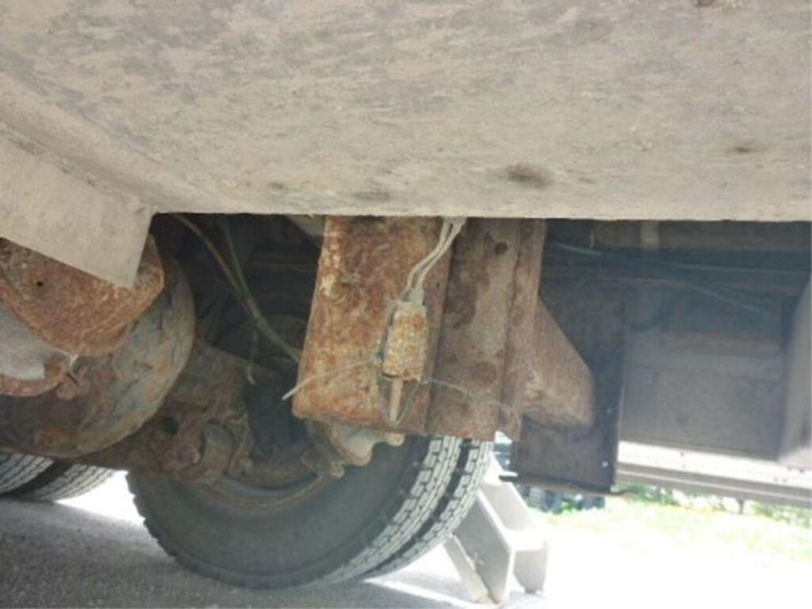 2005-gmc-t8500-image-69