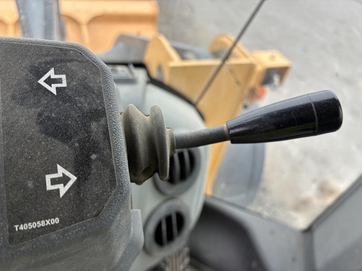 2020-deere-624l-image-19