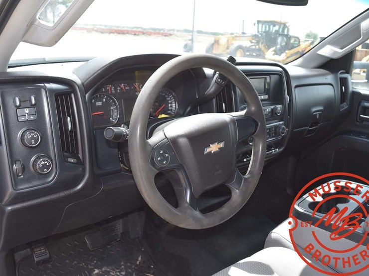 2015-chevrolet-3500-image-36