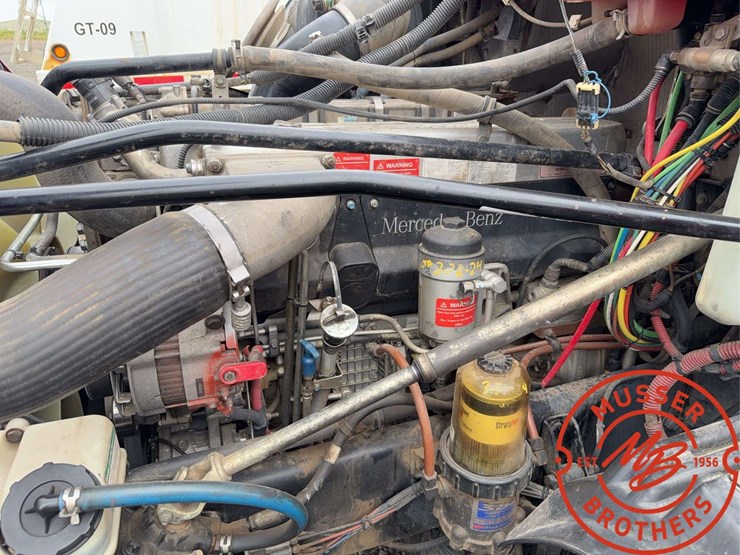 2007-freightliner-columbia-120-image-16