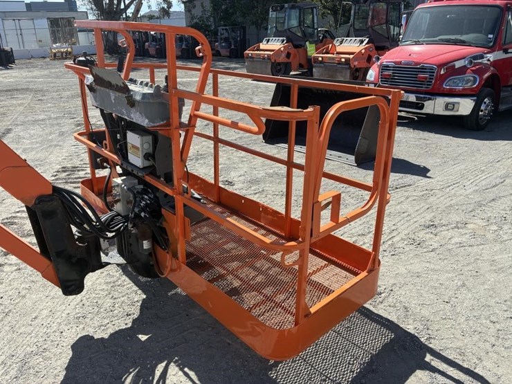 2016-jlg-1250ajp-image-7