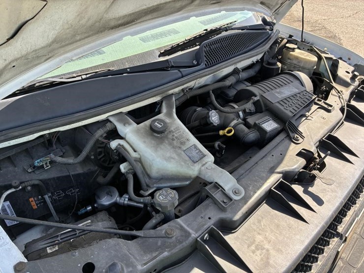 2016-chevrolet-express-2500-image-8