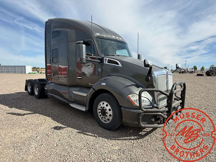 2020-kenworth-t680-image-2