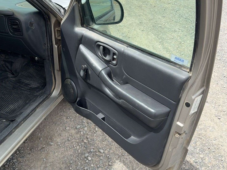 1999-chevrolet-s10-image-23