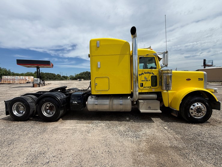 2014-peterbilt-389-image-4