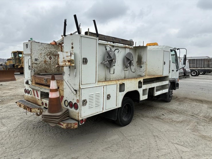 2002-hino-fb1817-image-3